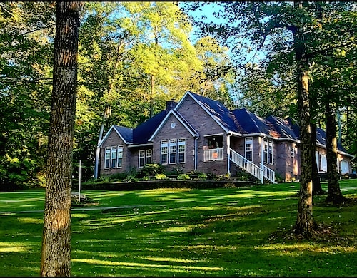 5 BR, Indoor heated pool, hot tub, sauna, two game rooms