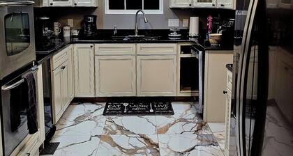 5 BR, Indoor heated pool, hot tub, sauna, two game rooms