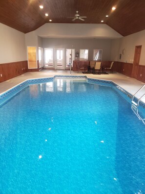 Inomhuspool och uppvärmd pool