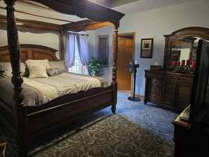 5 bedrooms, desk, iron/ironing board, free WiFi