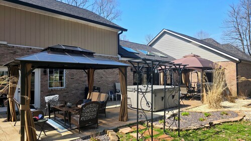 5BR Pool Retreat — Little 500 Weekend Available