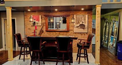 5 BR, Indoor heated pool, hot tub, sauna, two game rooms