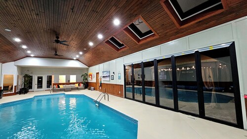 5 BR, Indoor heated pool, hot tub, sauna, game room, bar, & theatre room. 