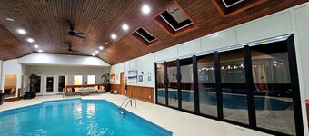 5 BR, piscine intérieure chauffée, bain à remous, sauna