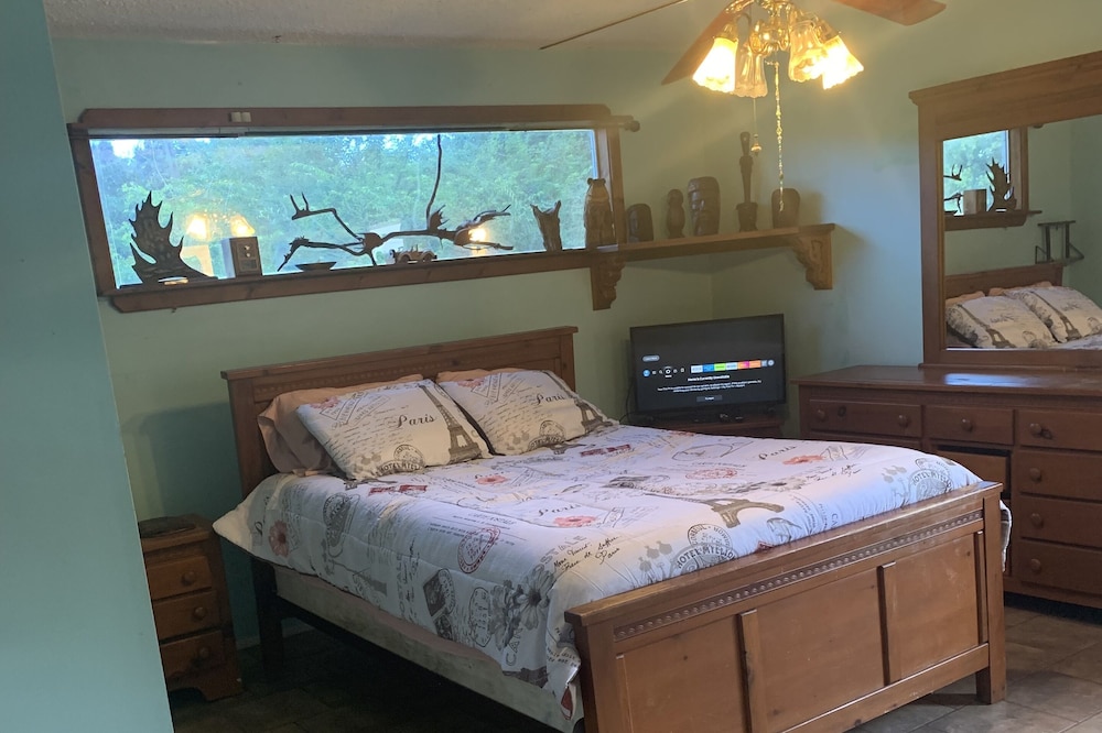 Master Bedroom at Rainbow's End