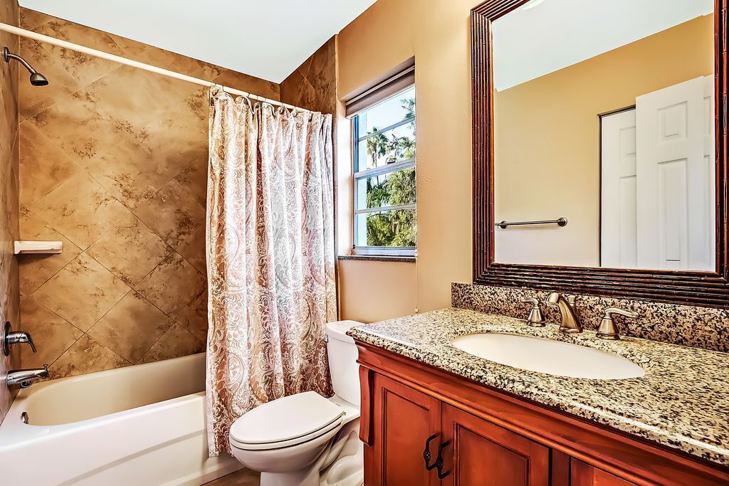 Beautiful Updated Vacation Rental Sleeps 4-6