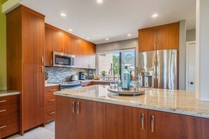 冰箱、微波炉、烤箱、炉灶