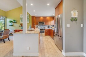 冰箱、微波炉、烤箱、炉灶