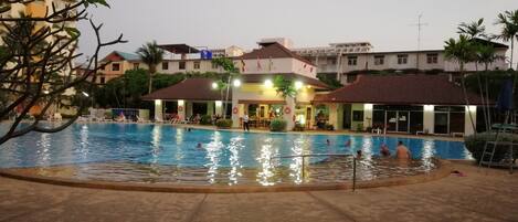 حمّام سباحة خارجي