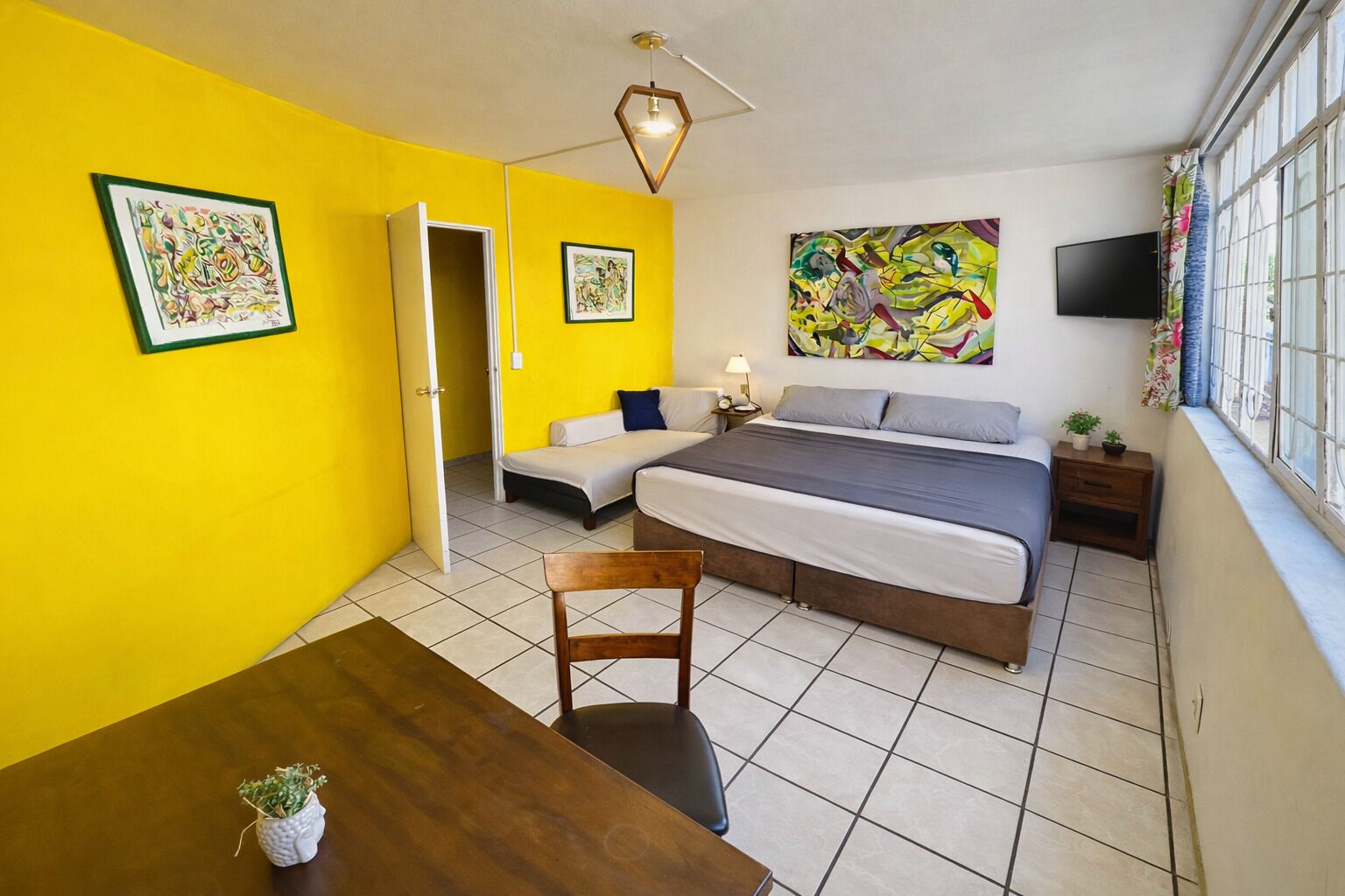 Buda | Desk, laptop workspace, iron/ironing board, free WiFi