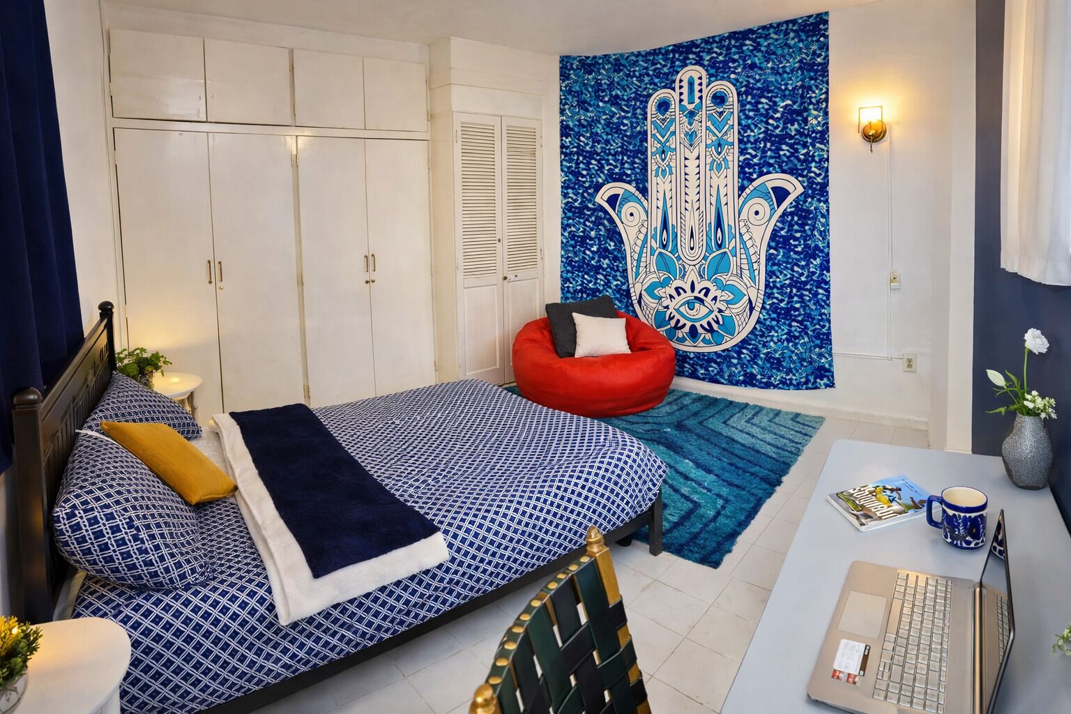 Karma | Desk, laptop workspace, iron/ironing board, free WiFi