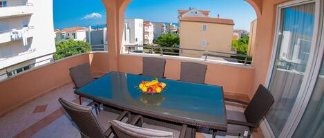 屋外ダイニングエリア