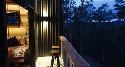 Tree House # 4 Red, edificio privado de tres niveles con barbacoa, Smart TV, cocina