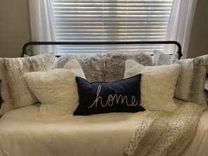 4 habitaciones, tabla de planchar con plancha, wifi y ropa de cama