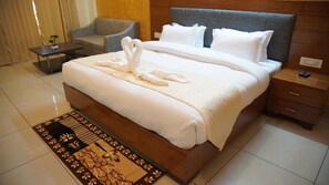 Executive Double Room | Individually decorated, individually furnished, desk, laptop workspace