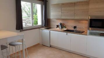 Kühlschrank, Mikrowelle, Ofen, Herdplatte