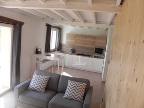 TV, ping pong - Gîte le Figuier domaine cap de coste (ST FRAJOU)