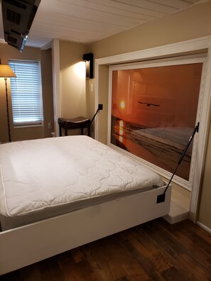 2 bedrooms, iron/ironing board, travel cot, free WiFi