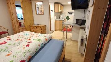 1 bedroom, free WiFi, bed sheets