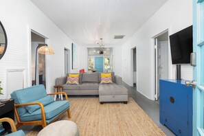 TV - Stay @ The Sassy Shack (Folly Beach)