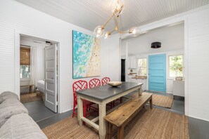 Dining - Stay @ The Sassy Shack (Folly Beach)
