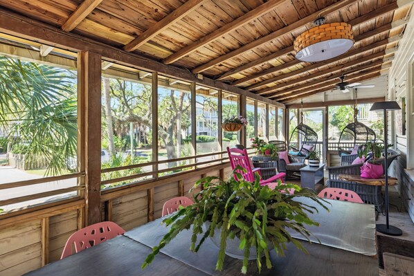Dining - Stay @ The Sassy Shack (Folly Beach)