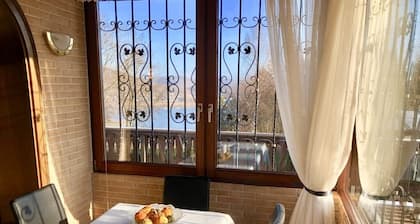 House with lake view and terraces - spacious