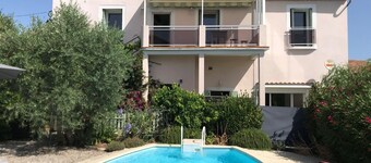 Two bedrooms for six people, swimming pool in Hérault