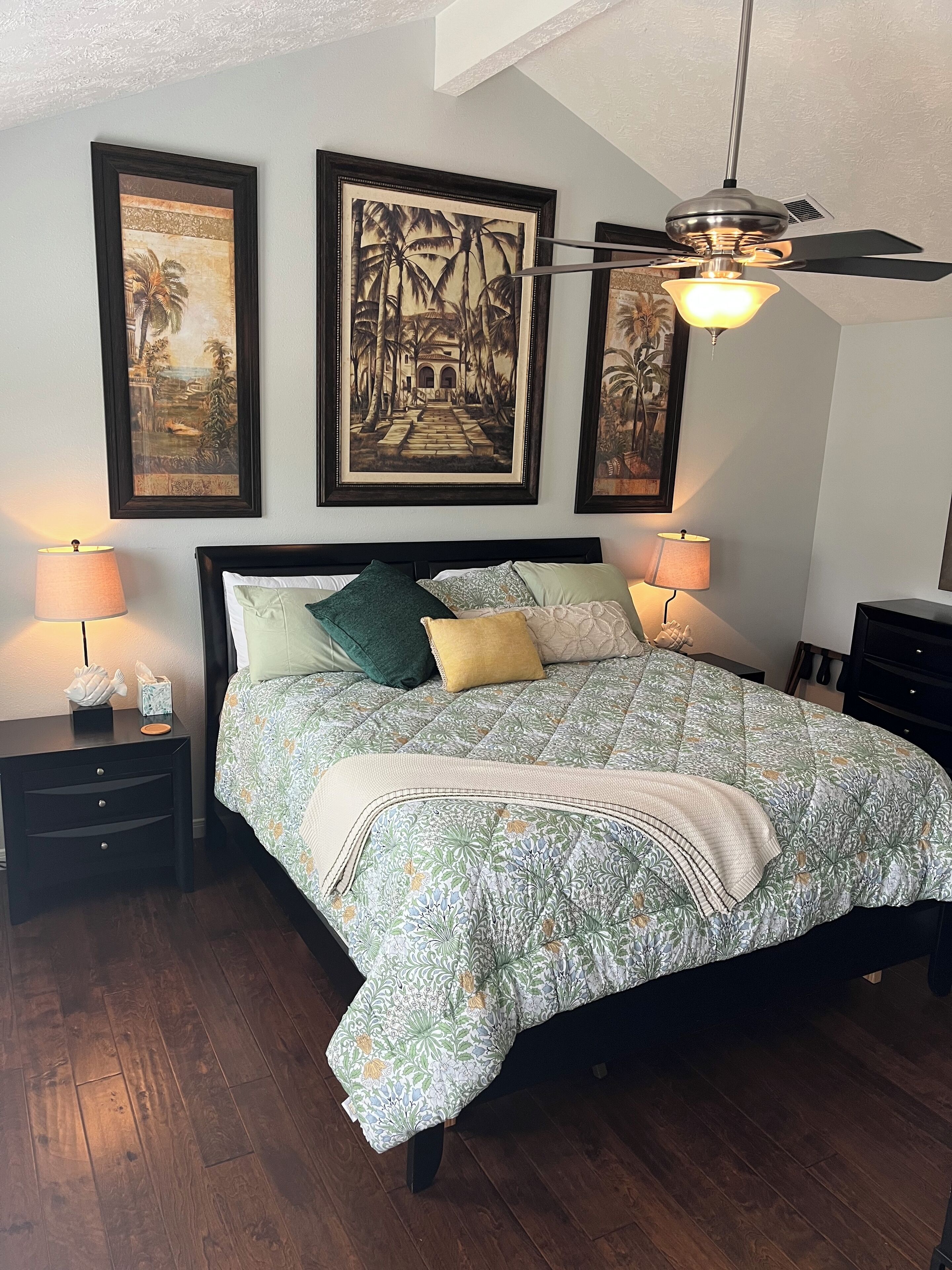 4 bedrooms, iron/ironing board, free WiFi, bed sheets