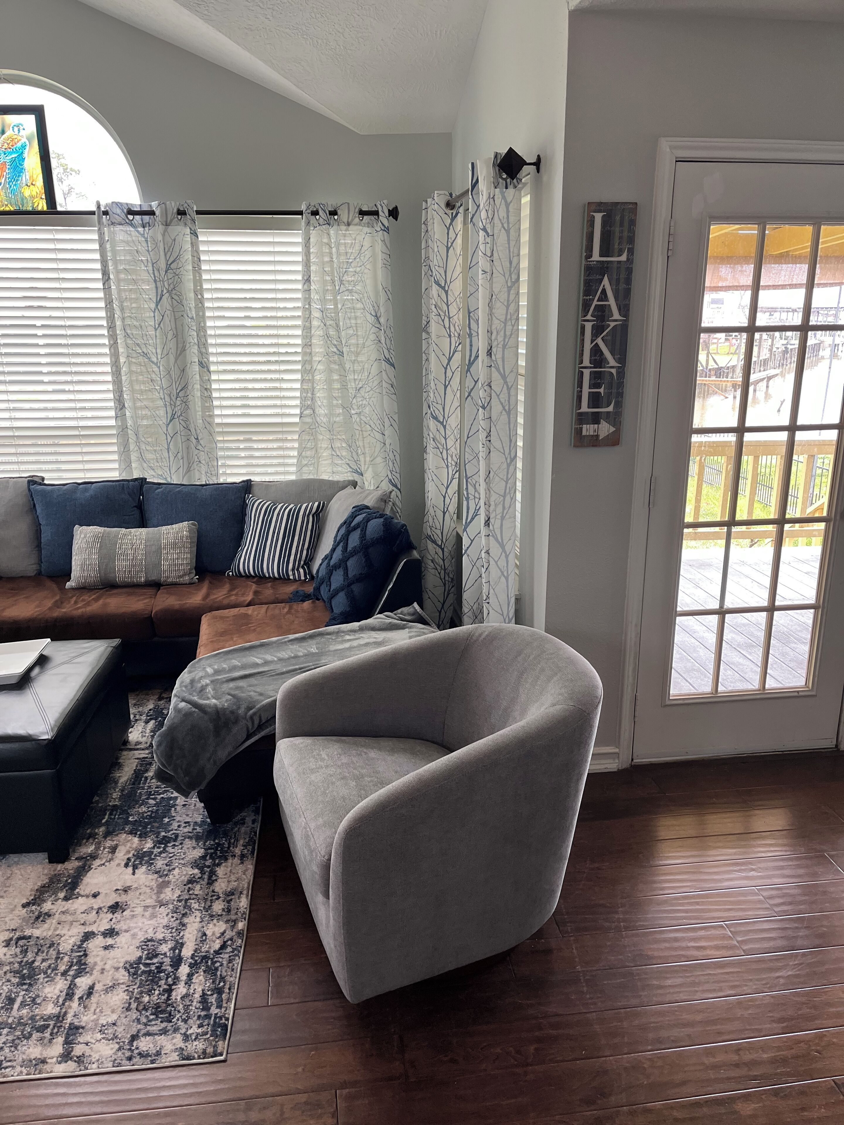 Smart TV, fireplace, video games, DVD player