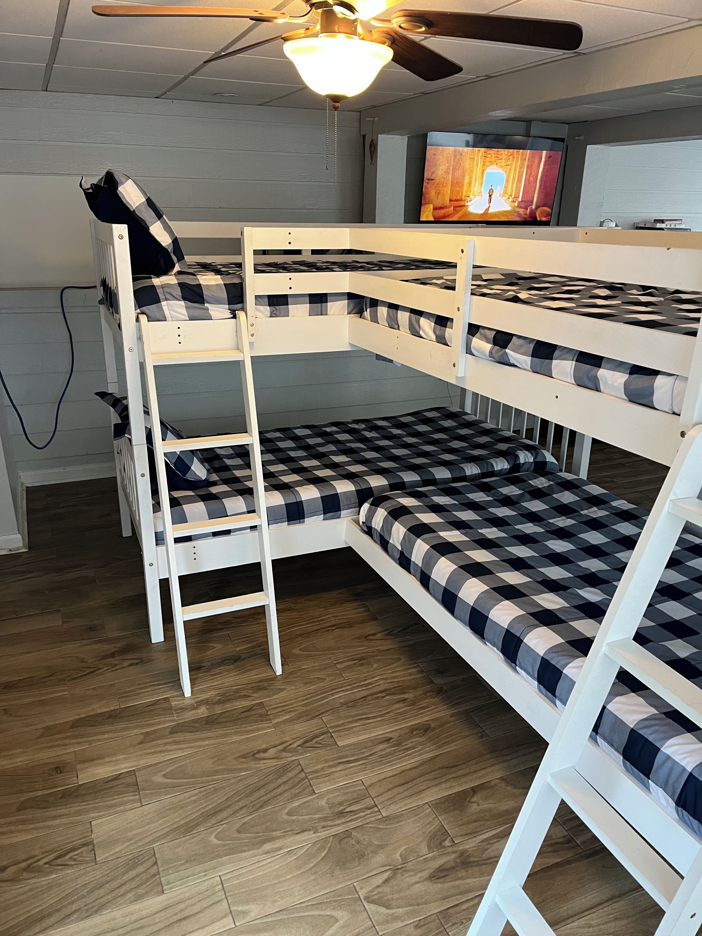 4 bedrooms, iron/ironing board, free WiFi, bed sheets