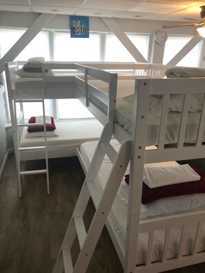 4 bedrooms, iron/ironing board, free WiFi, bed sheets
