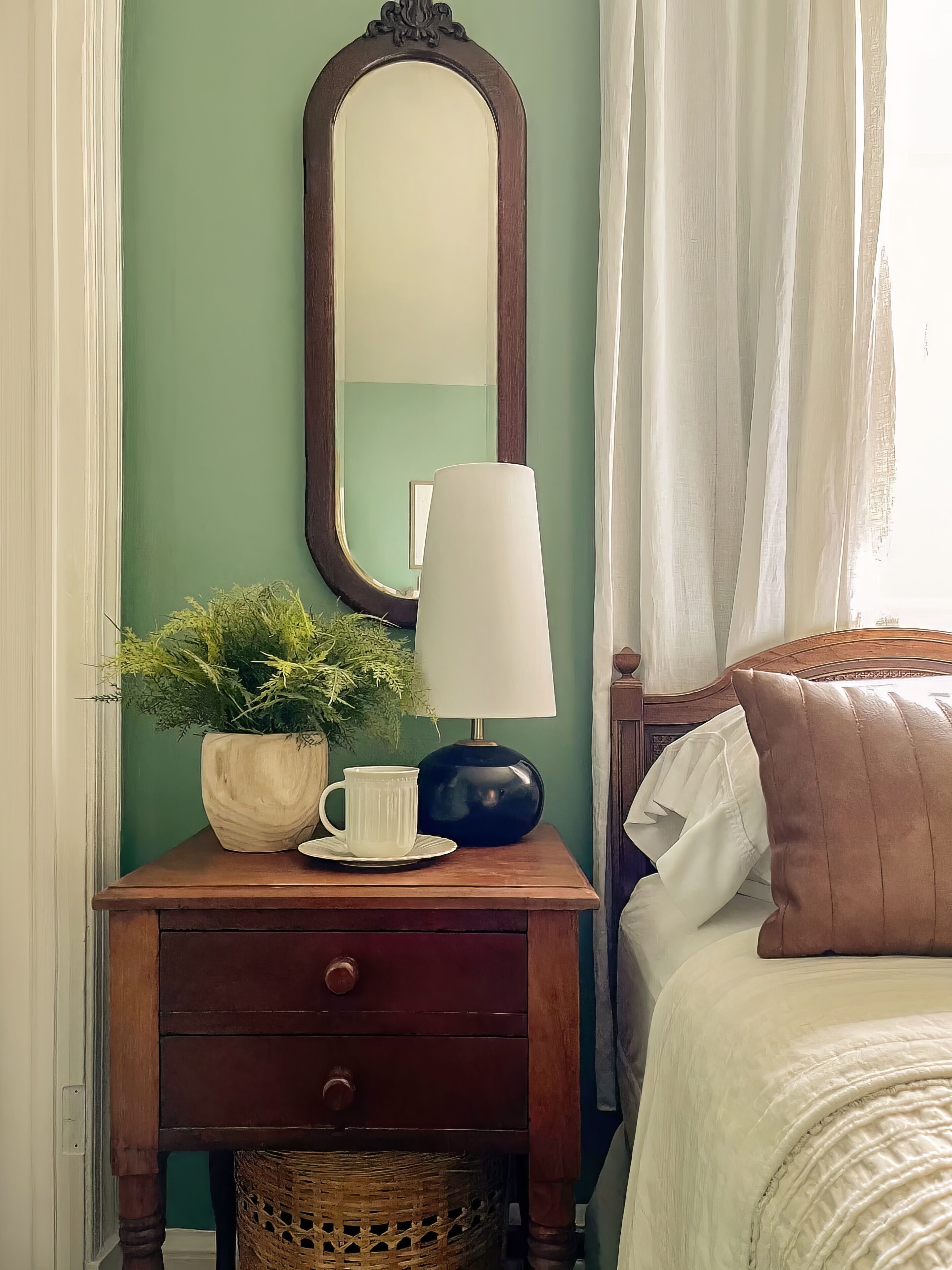 Cottage on King | Charming Historic Leesburg Home