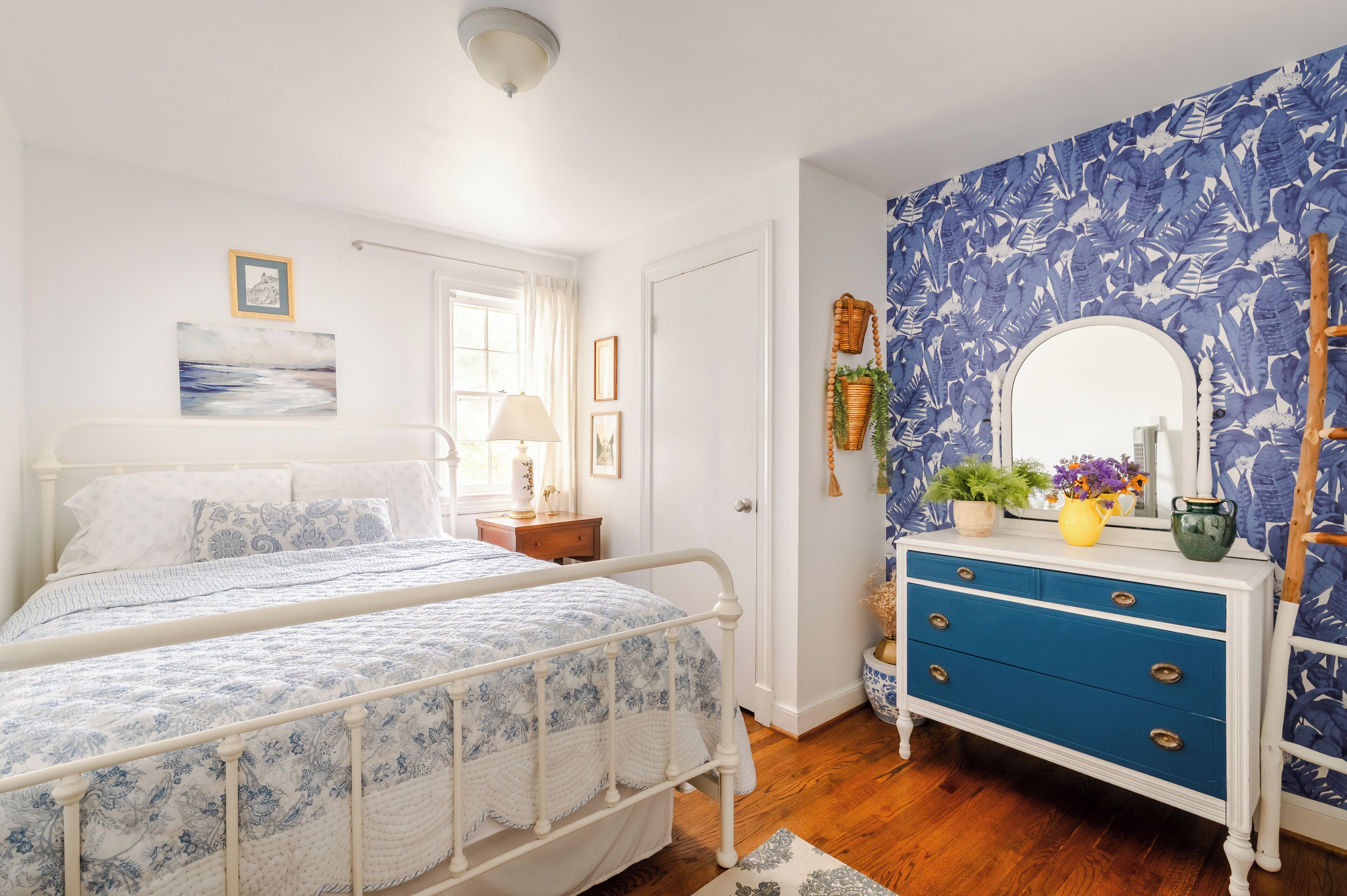 2 bedrooms, desk, iron/ironing board, travel cot