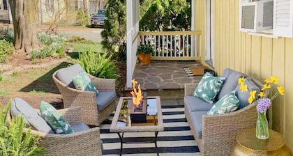Cottage on King | Charming Historic Leesburg Home