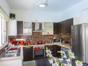 Frigorifero, microonde, forno, lavastoviglie