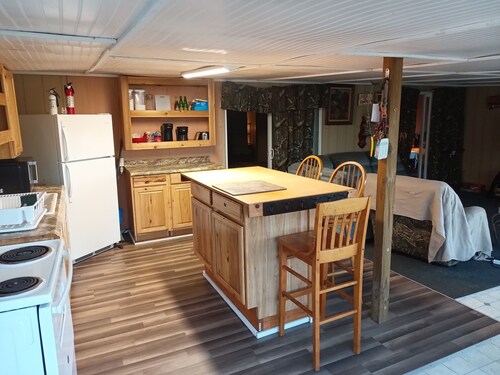 Lake Sam Rayburn Cabins, Back Cabin #2 at Monterrey Park an Boat Launch area # 2