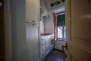 Geladeira, fogão, cooktop, cafeteira/chaleira