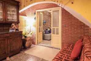 Unclassified image, 4 of 25, button