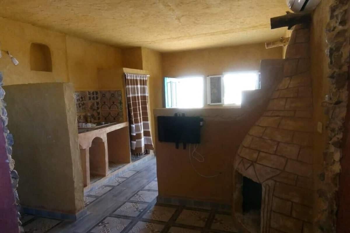 Romantic Triple Room | In-room safe, free WiFi, bed sheets