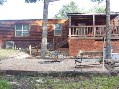  CABIN IN THE WOODS , FAMILY AND PET FRIENDLY