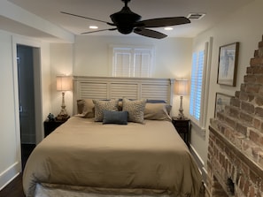 2 habitaciones, escritorio, tabla de planchar con plancha y wifi gratis