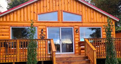 Bayview Cabin on Picturesque Northwoods 7 mile chain of lakes (All seasons)