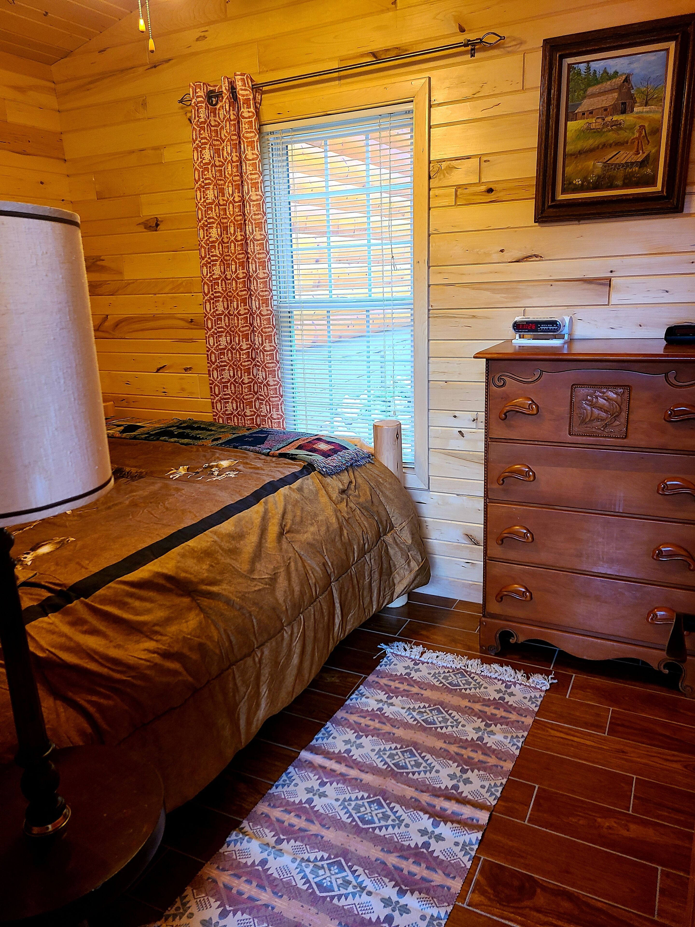 Bayview Cabin on Picturesque Northwoods 7 mile chain of lakes  (All seasons)