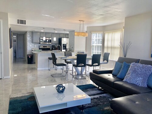 FULLY REMODELED!!3BDR/2BTH Villa near Disney World UNIT B