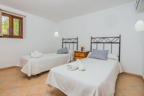 3 chambres, fer et planche à repasser, Wi-Fi gratuit, draps fournis