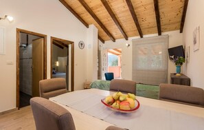 1 bedroom, in-room safe, free WiFi, bed sheets