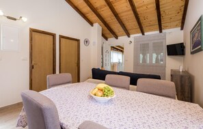 Dining - 1 bedroom lovely home in Mundanije (Mundanije)
