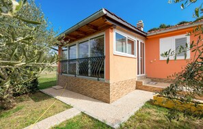 Exterior - 1 bedroom lovely home in Mundanije (Mundanije)