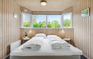 3 bedrooms, travel crib, free WiFi - Gorgeous home in Ebeltoft with kitchen (Ebeltoft)